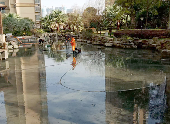 郧阳景观池淤泥清理